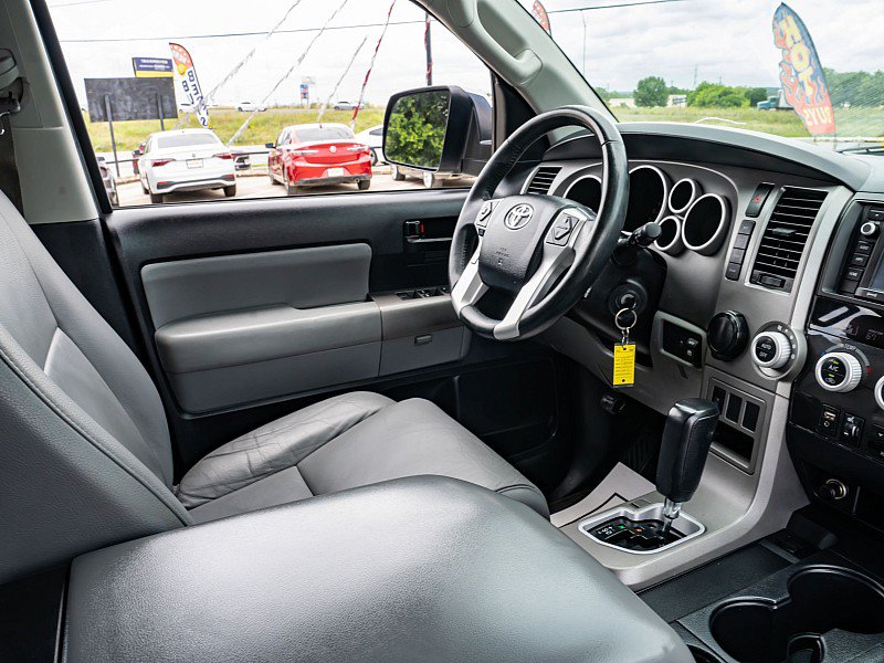 Used 2017 Toyota Sequoia SR5 w/ Premium Package RWD image 19