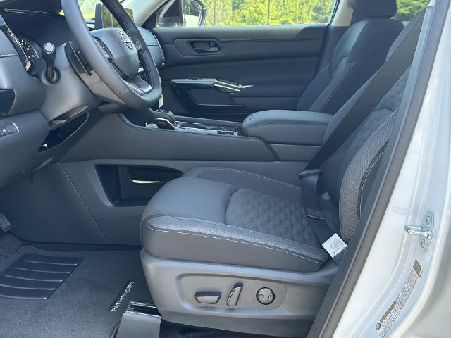 New 2026 Nissan Pathfinder SV w/ SV Premium Package AWD/4WD image 11