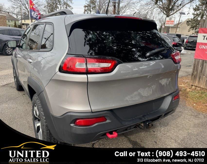 Used 2015 Jeep Cherokee Trailhawk w/ Comfort/Convenience Group AWD/4WD image 5