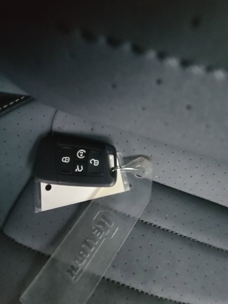 Used 2025 Volkswagen Jetta SE w/ Sunroof Package image 32