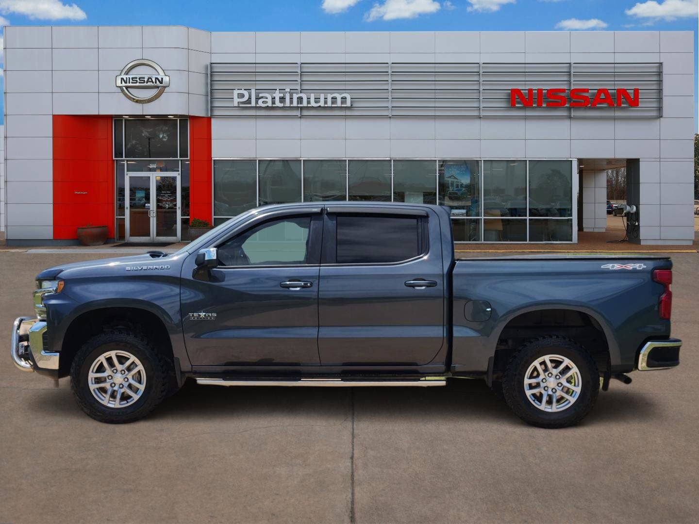 Used 2021 Chevrolet Silverado 1500 LT AWD/4WD image 3