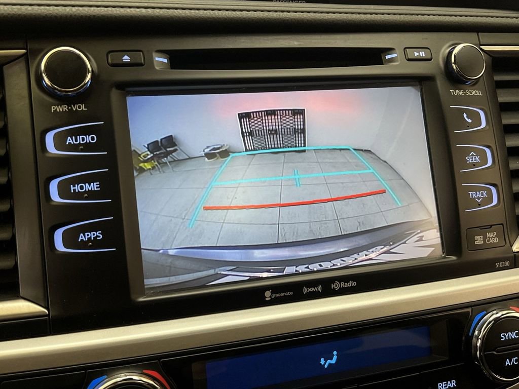 Used 2019 Toyota Highlander XLE image 17