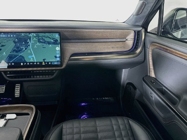 Used 2025 Rivian R1S Premium Dual AWD/4WD image 23