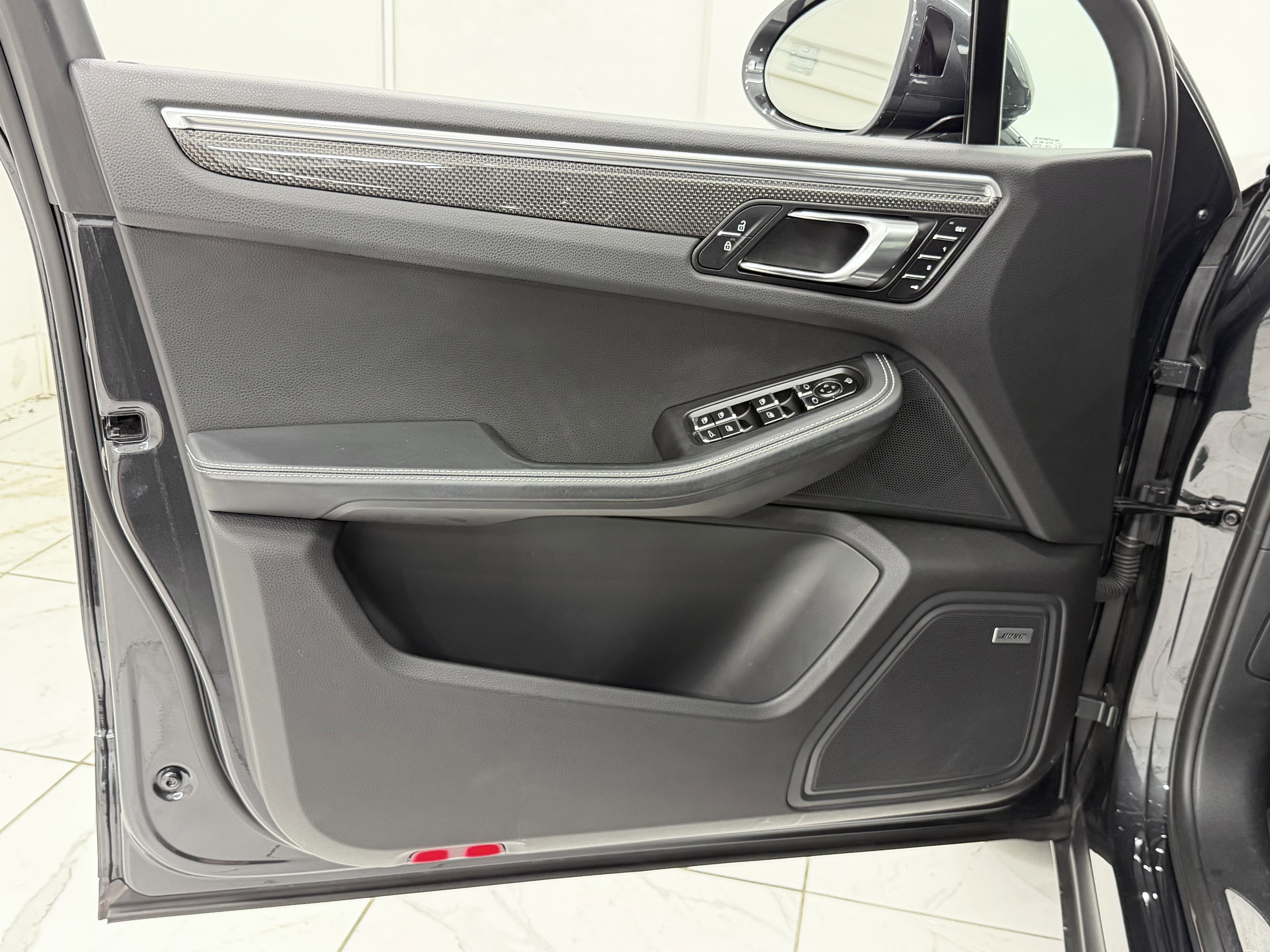 Certified 2022 Porsche Macan S AWD/4WD image 27