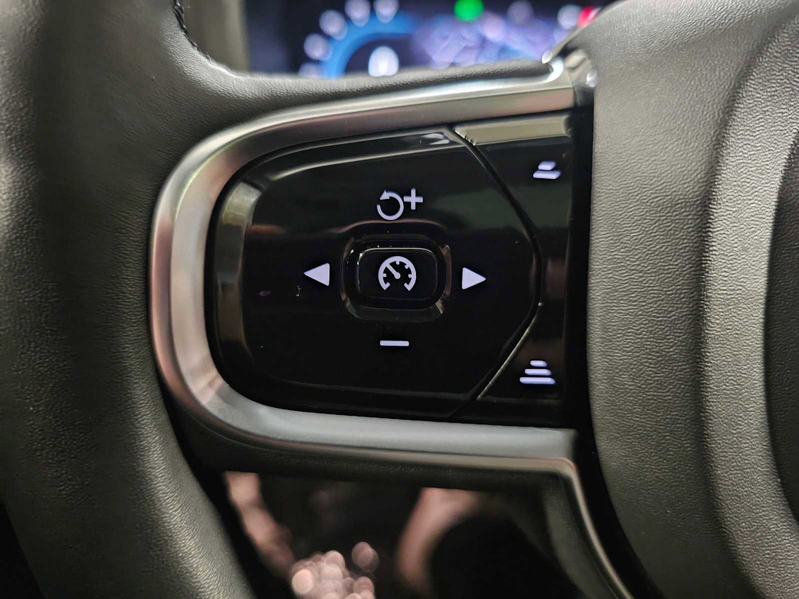 Used 2024 Volvo XC60 B5 Ultimate w/ Protection Package Premier image 20