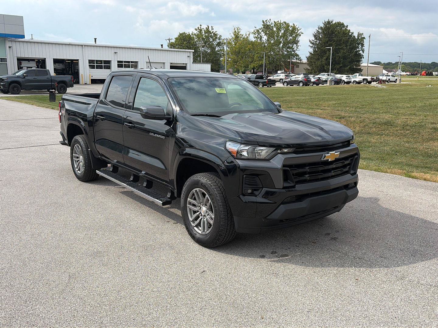 Used 2024 Chevrolet Colorado LT w/ LT Convenience Package II AWD/4WD image 8
