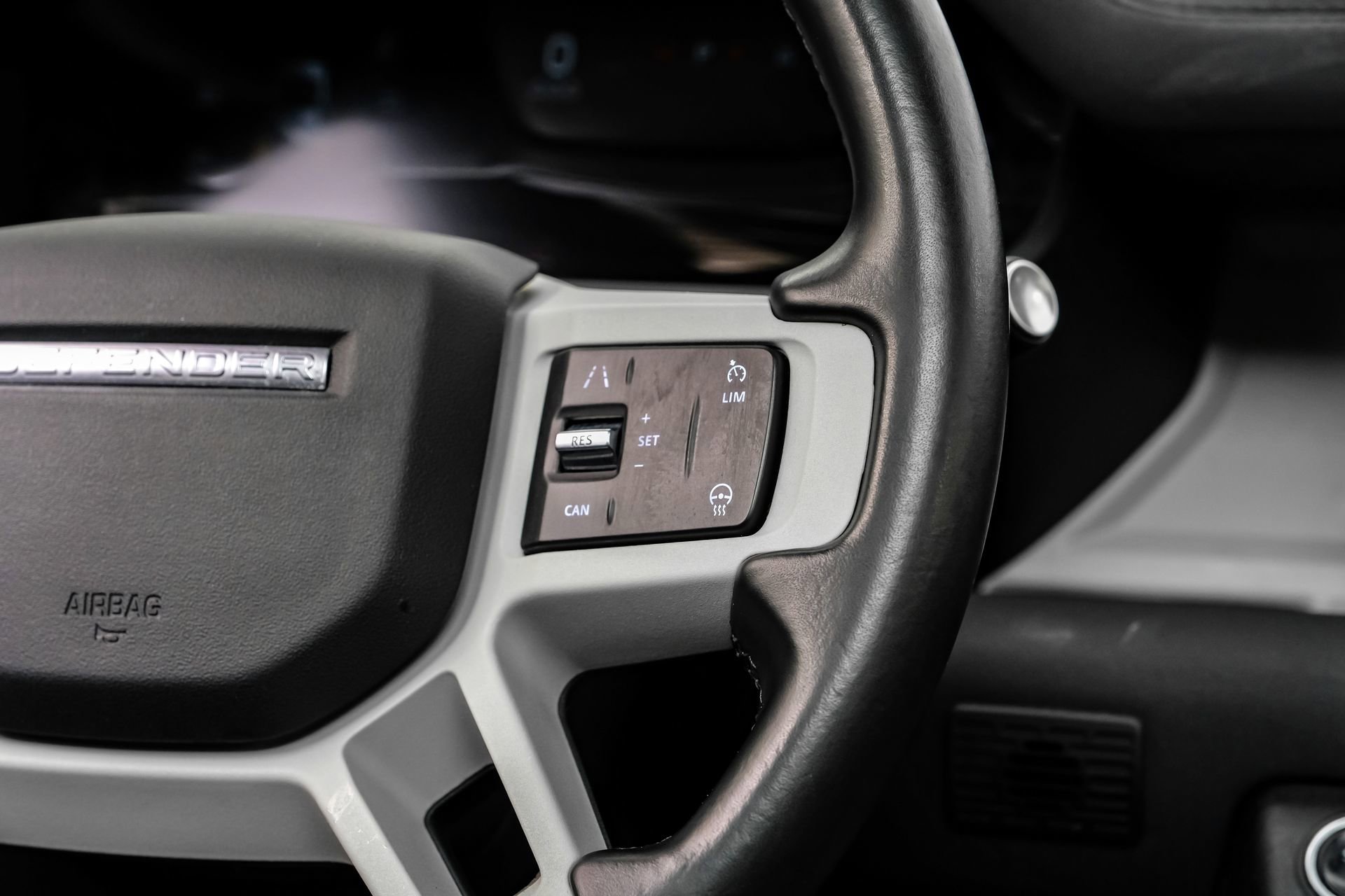 Used 2023 Land Rover Defender 110 SE image 22