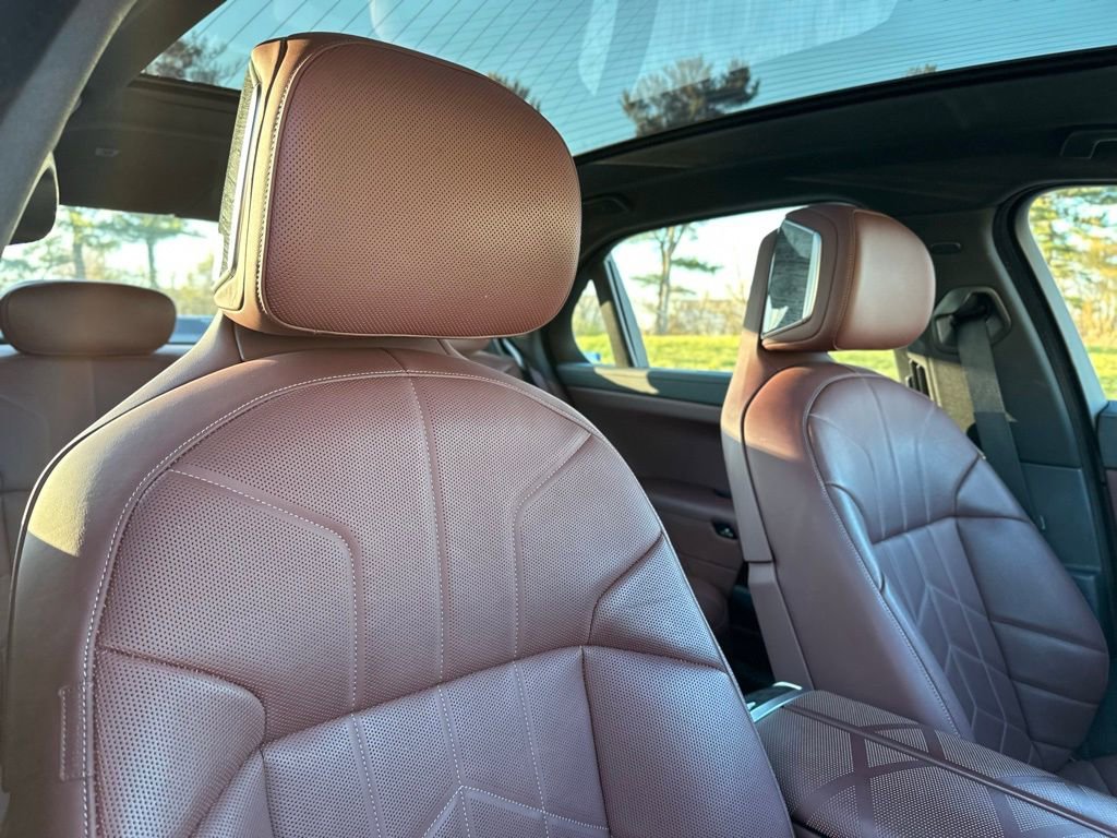 Certified 2023 BMW 760i xDrive image 32