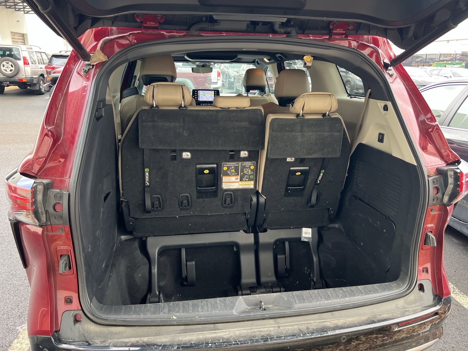 Used 2021 Toyota Sienna Limited image 25