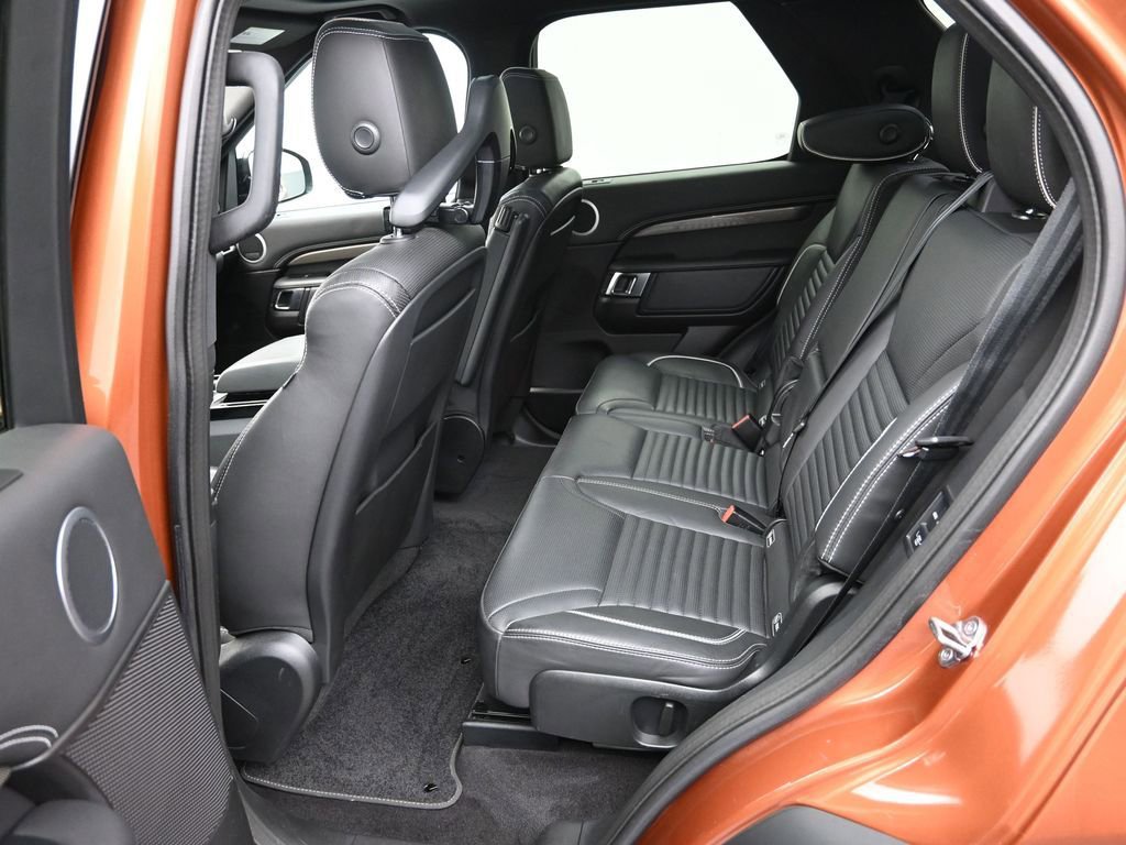 Used 2018 Land Rover Discovery HSE image 24