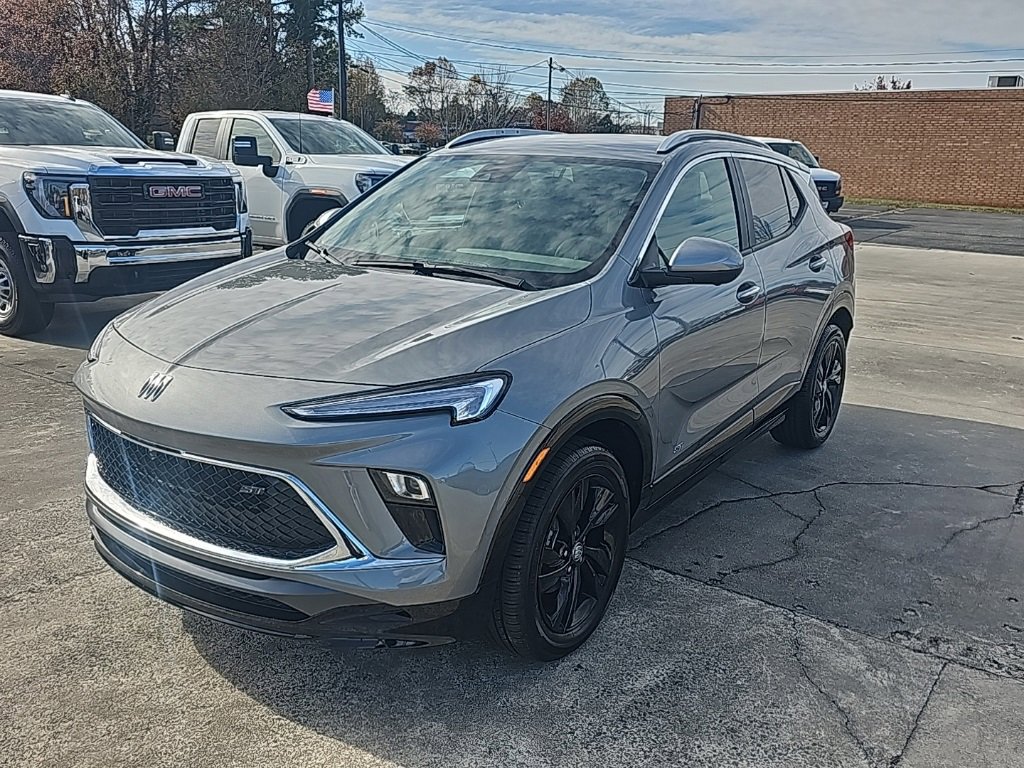 Used 2025 Buick Encore GX Sport Touring w/ Advanced Technology Package image 4