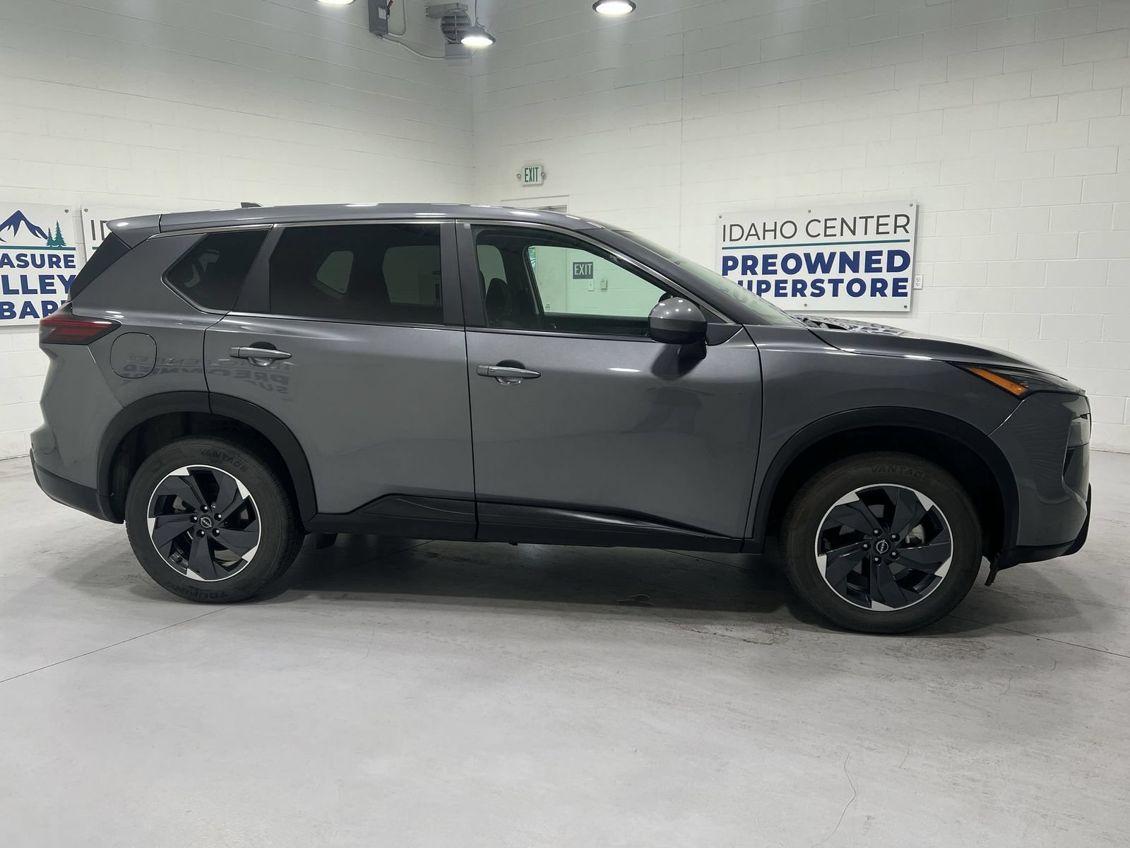 Used 2025 Nissan Rogue SV AWD/4WD image 9