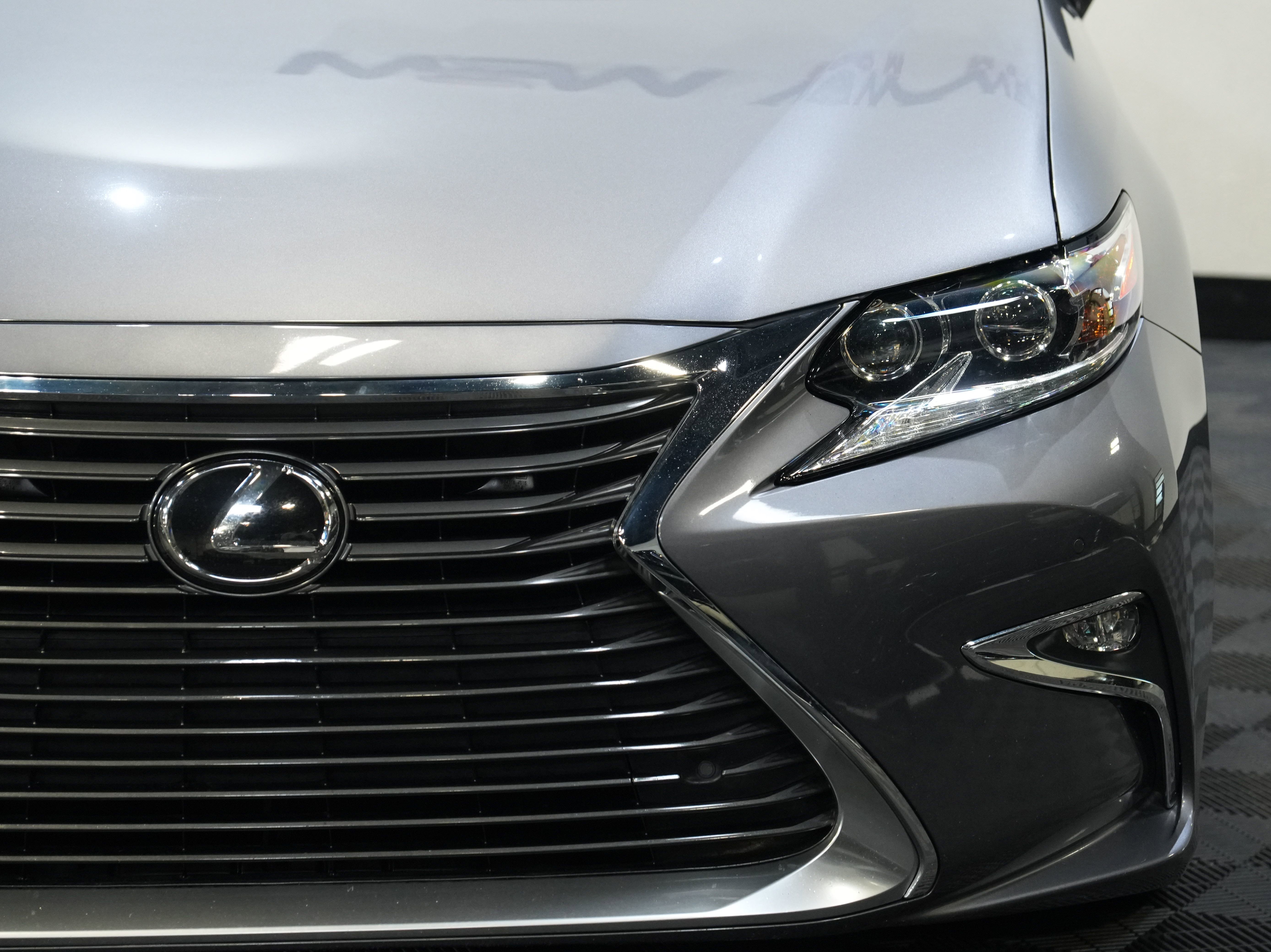 Used 2018 Lexus ES 350 w/ Navigation System Package FWD image 10