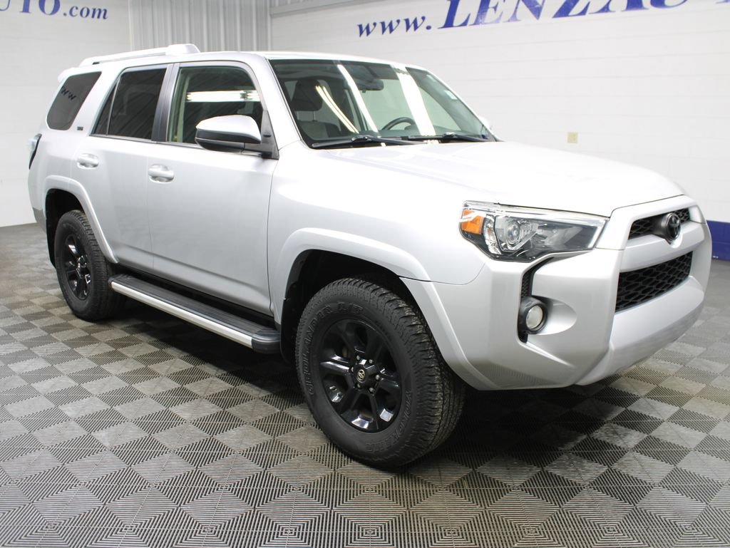 Used 2017 Toyota 4Runner SR5 AWD/4WD image 3