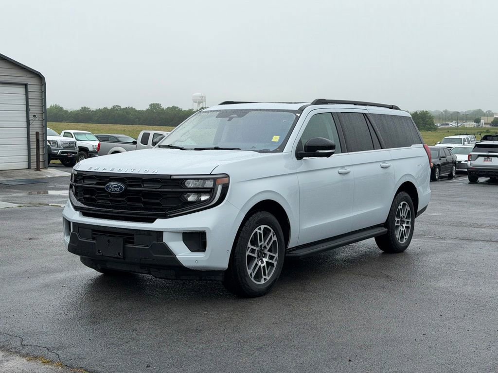Used 2025 Ford Expedition Max Active AWD/4WD image 9