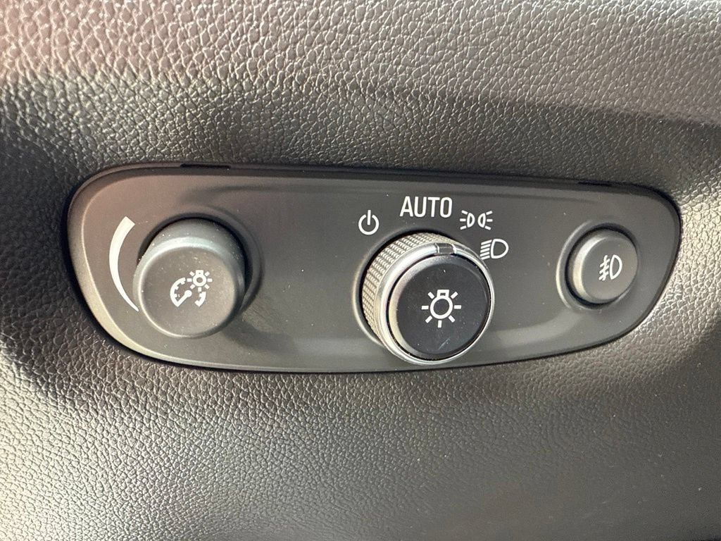 Used 2021 Chevrolet Traverse LT FWD image 21