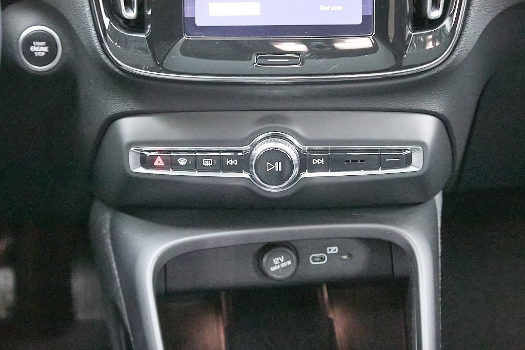 Certified 2024 Volvo XC40 B5 Plus w/ Climate Package image 23