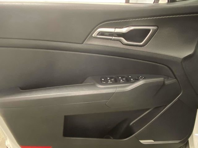 Used 2023 Kia Sportage LX image 12