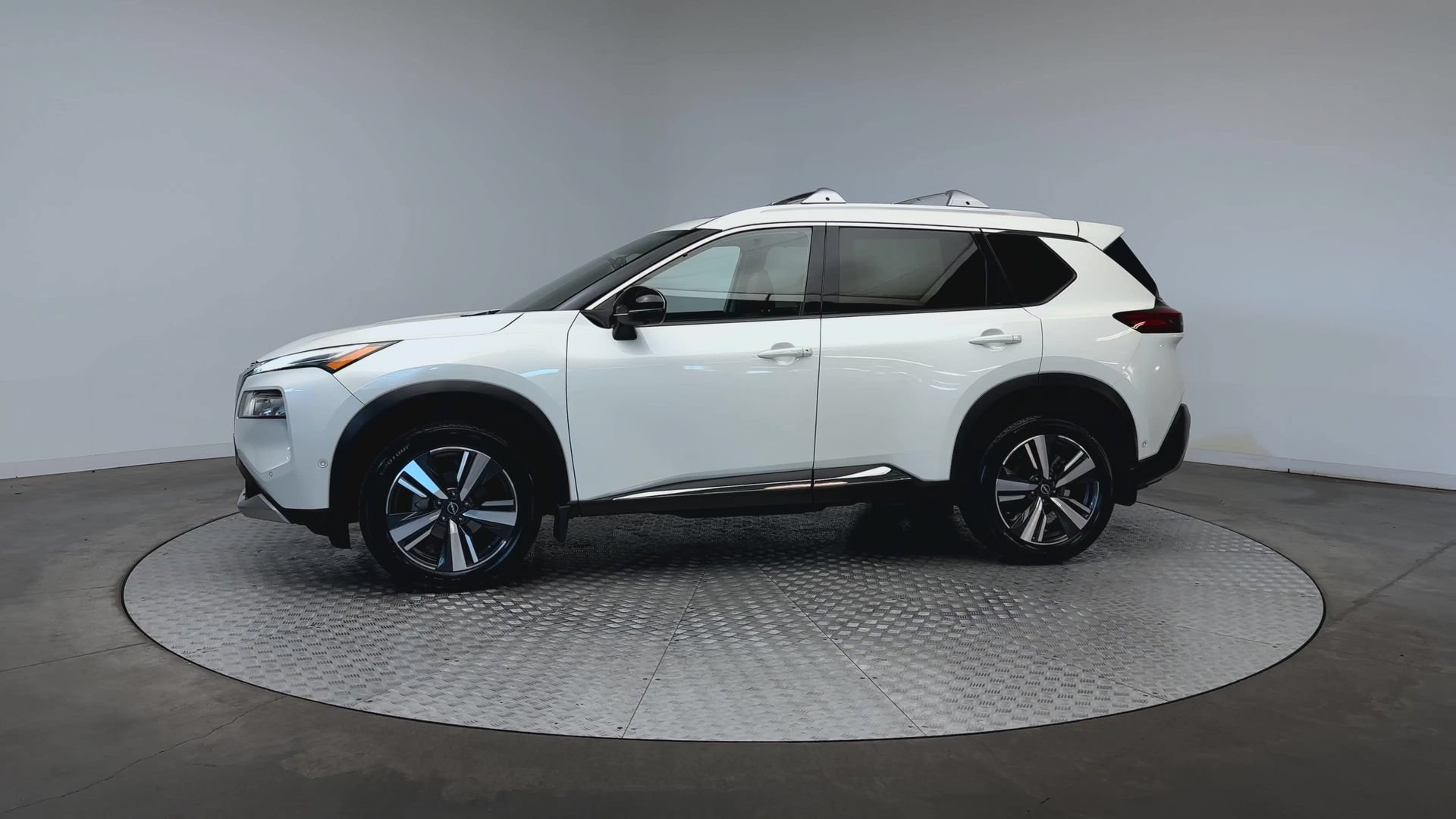 Used 2023 Nissan Rogue Platinum w/ Platinum Premium Package FWD image 5