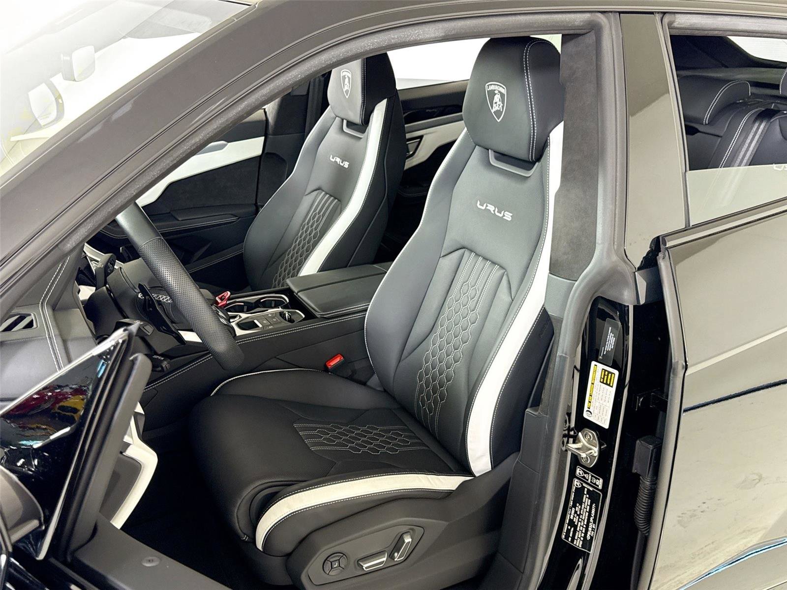 Used 2023 Lamborghini Urus S image 14