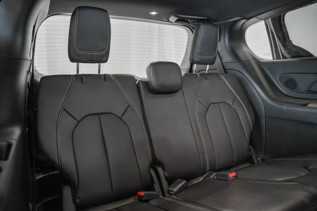 New 2026 Chrysler Pacifica Select image 30
