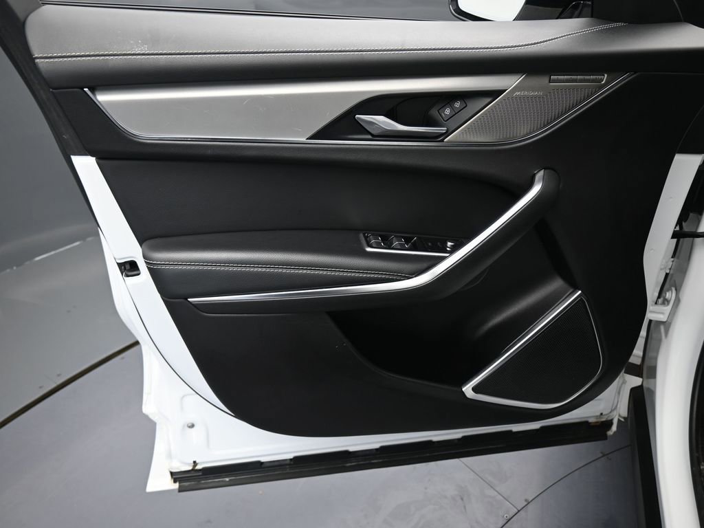 Used 2024 Jaguar F-PACE R-Dynamic S image 13