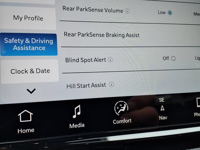 New 2027 Chrysler Pacifica Limited FWD image 9