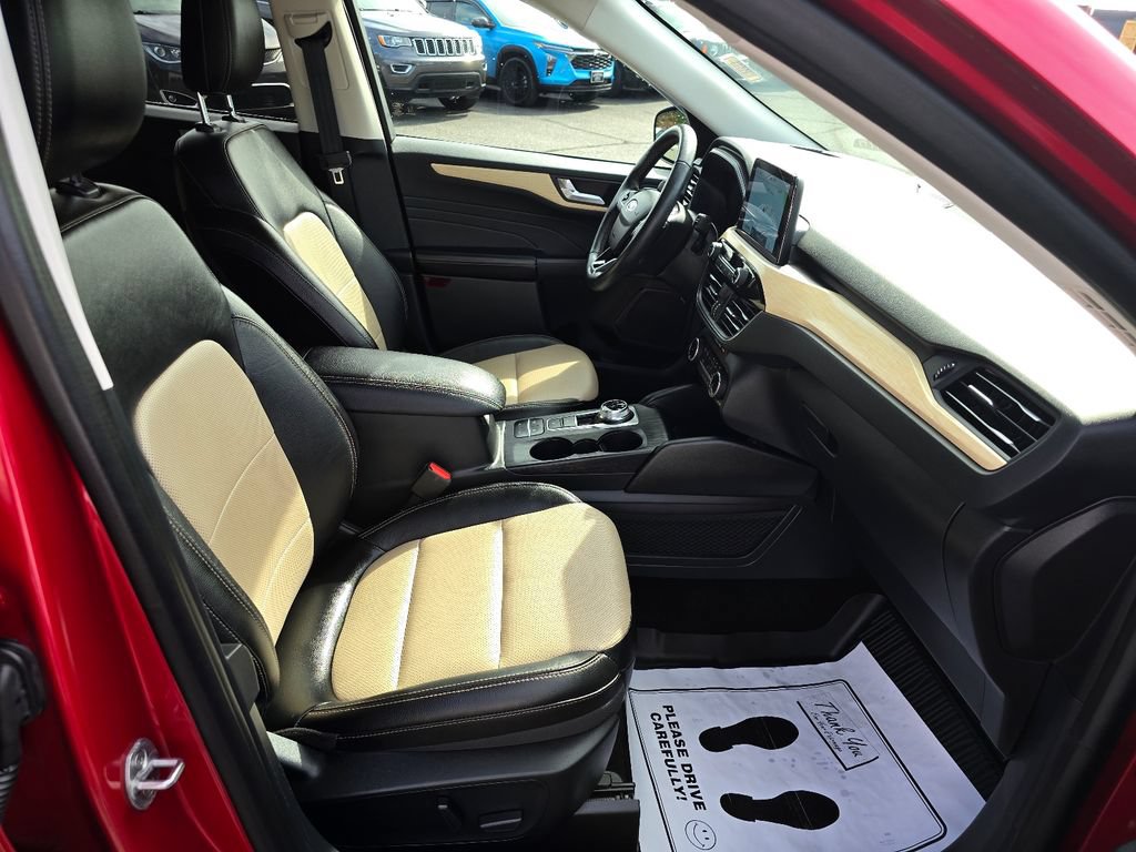Used 2022 Ford Escape Titanium w/ Titanium Elite Package AWD/4WD image 13
