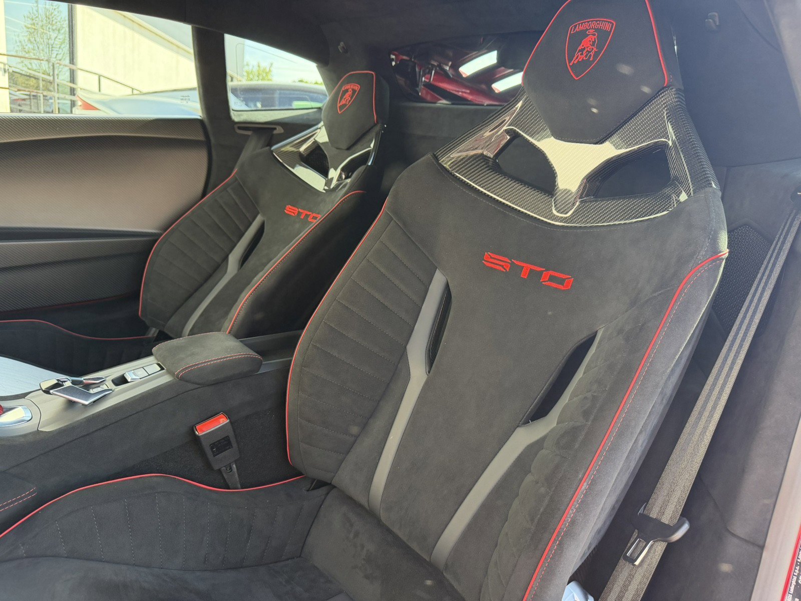 Used 2024 Lamborghini Huracan STO RWD image 13