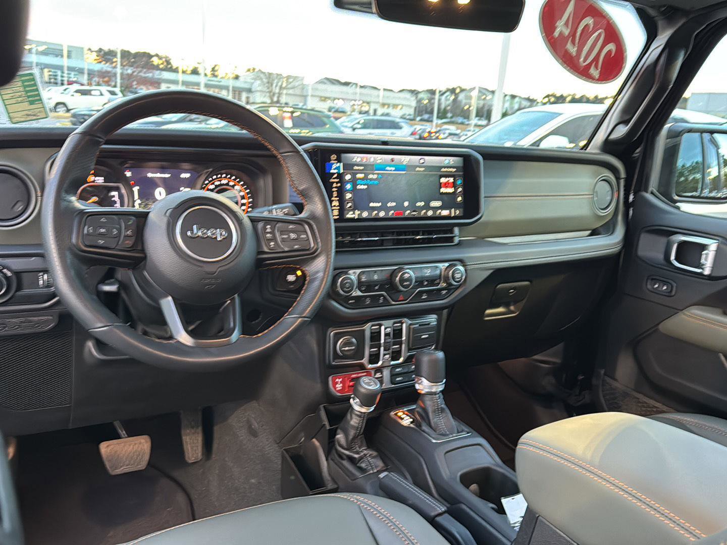 Used 2024 Jeep Gladiator Mojave w/ Technology Group image 16