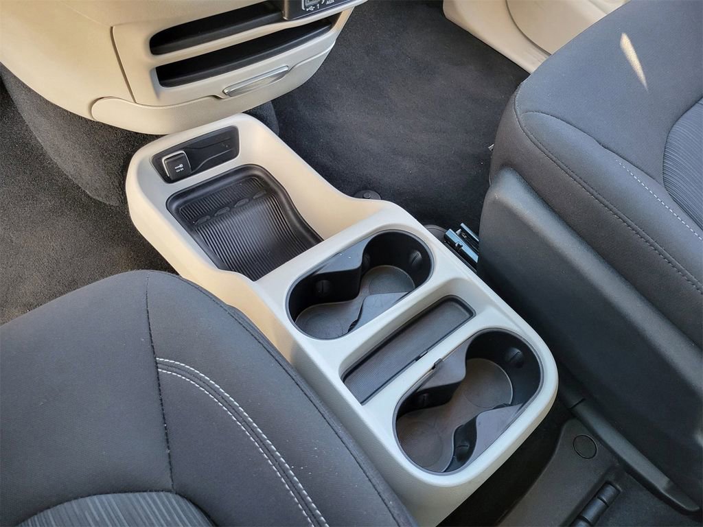 Used 2024 Chrysler Voyager LX image 14