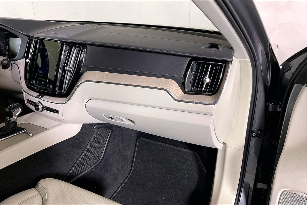 Used 2021 Volvo XC60 T5 Inscription w/ Climate Package image 16