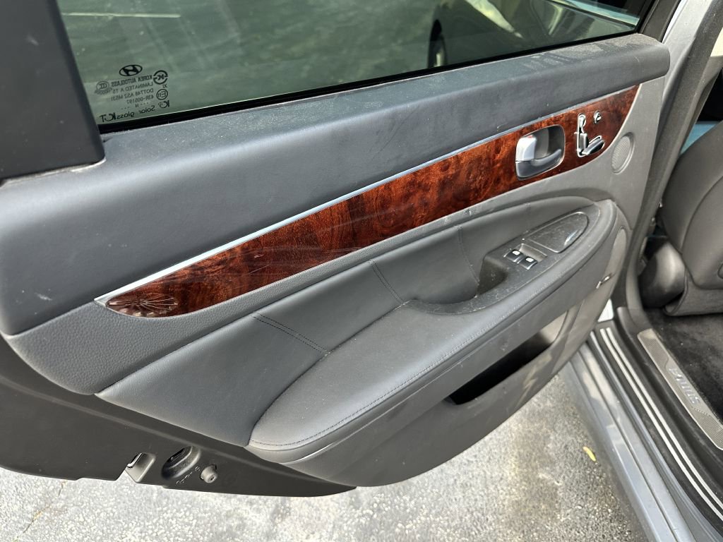 Used 2015 Hyundai Equus Signature RWD image 31