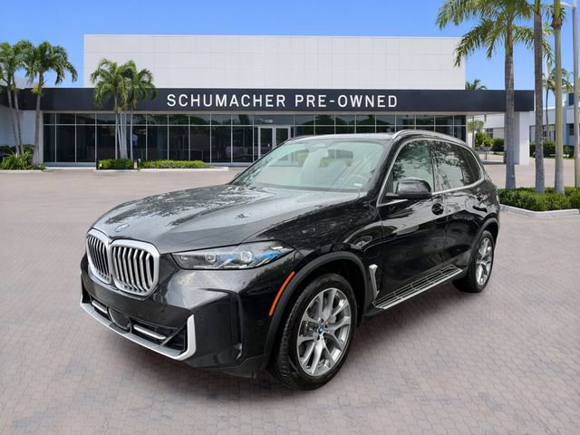 Used 2025 BMW X5 xDrive50e AWD/4WD image 3
