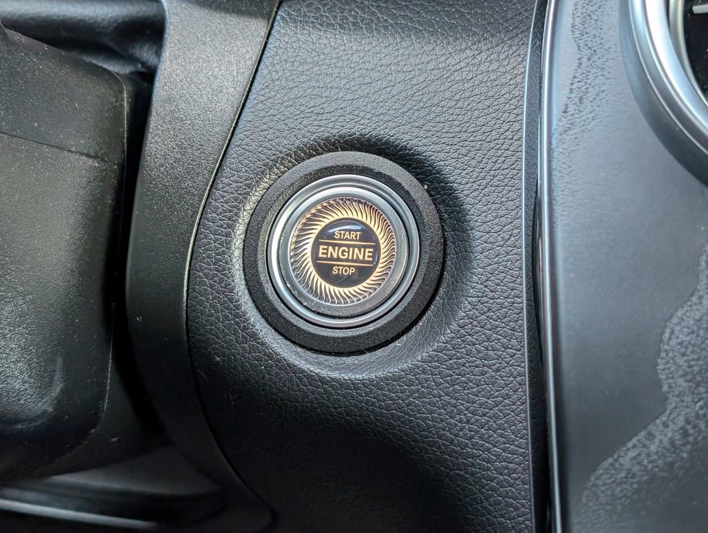 Used 2021 Mercedes-Benz GLC 300 4MATIC image 21