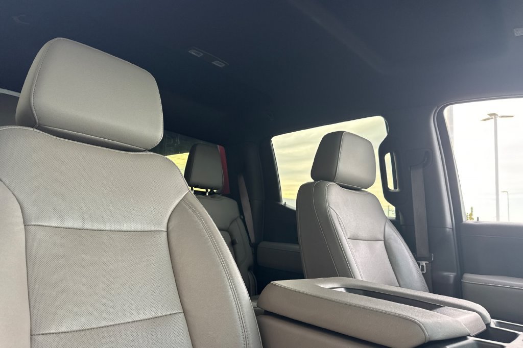 Used 2020 Chevrolet Silverado 1500 LTZ AWD/4WD image 18