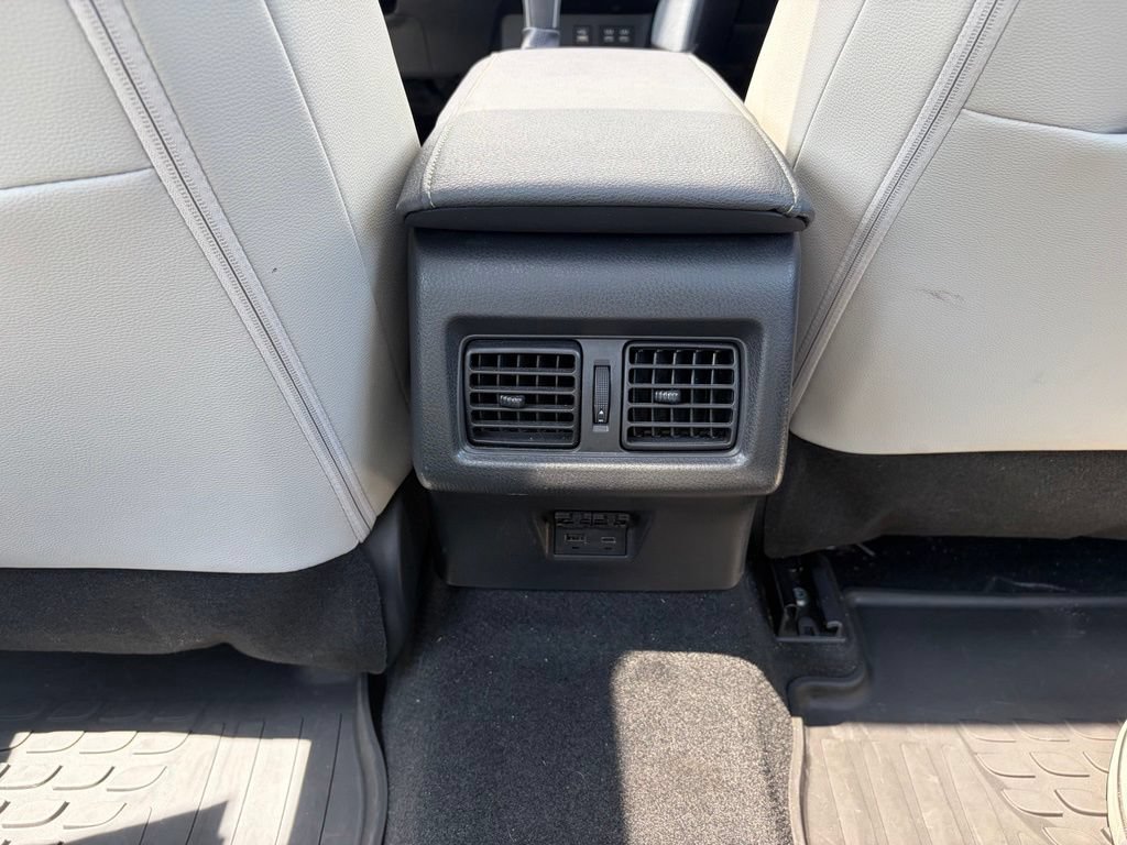 Used 2025 Toyota Camry XLE AWD/4WD image 29