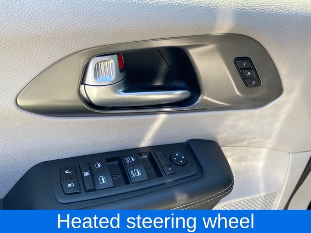 Used 2024 Chrysler Pacifica Touring-L image 16