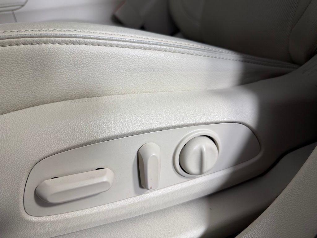 Used 2023 GMC Acadia Denali image 24