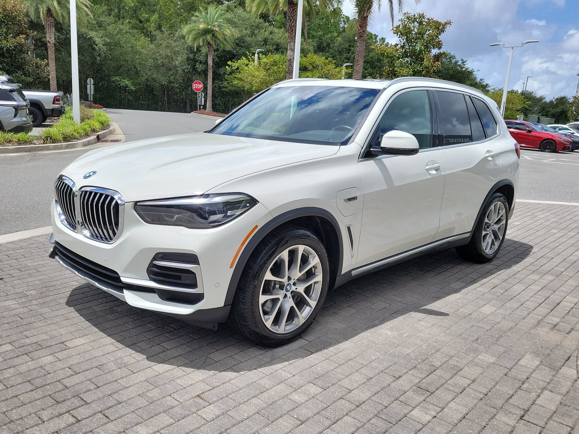 Used 2023 BMW X5 xDrive45e w/ Climate Comfort Package AWD/4WD image 6