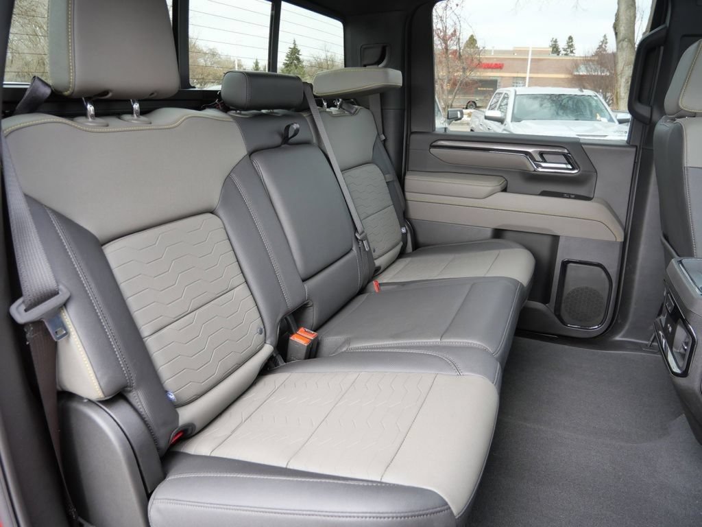 Used 2025 Chevrolet Silverado 2500 ZR2 w/ Technology Package AWD/4WD image 25