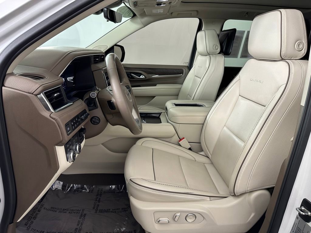 Used 2023 GMC Yukon XL Denali w/ Denali Reserve Package AWD/4WD image 17