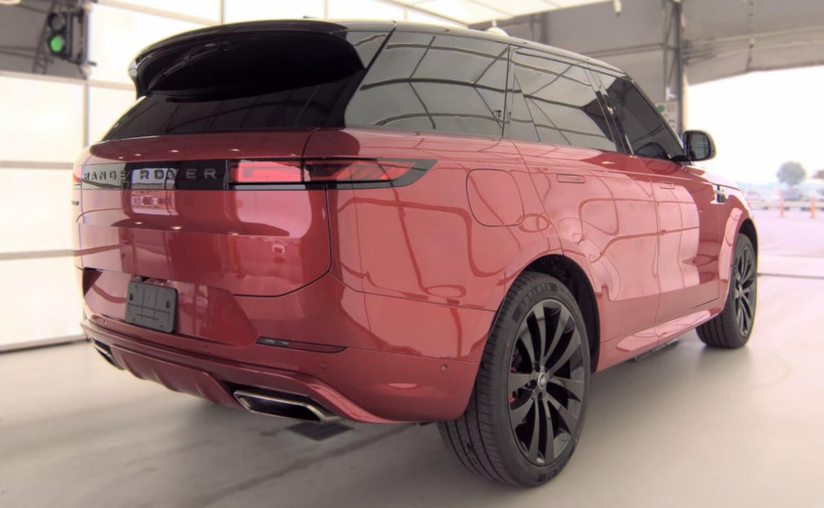 Used 2024 Land Rover Range Rover Sport Dynamic SE AWD/4WD image 3