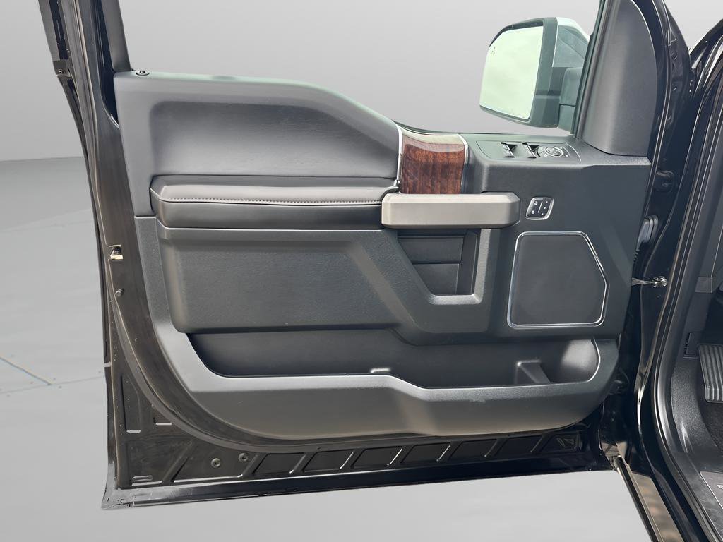 Used 2016 Ford F150 Platinum w/ Equipment Group 701A Luxury image 11