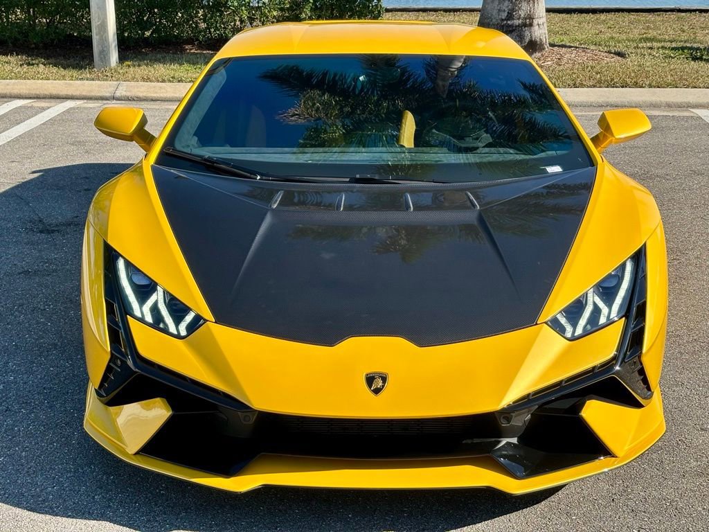 Used 2023 Lamborghini Huracan Tecnica image 2