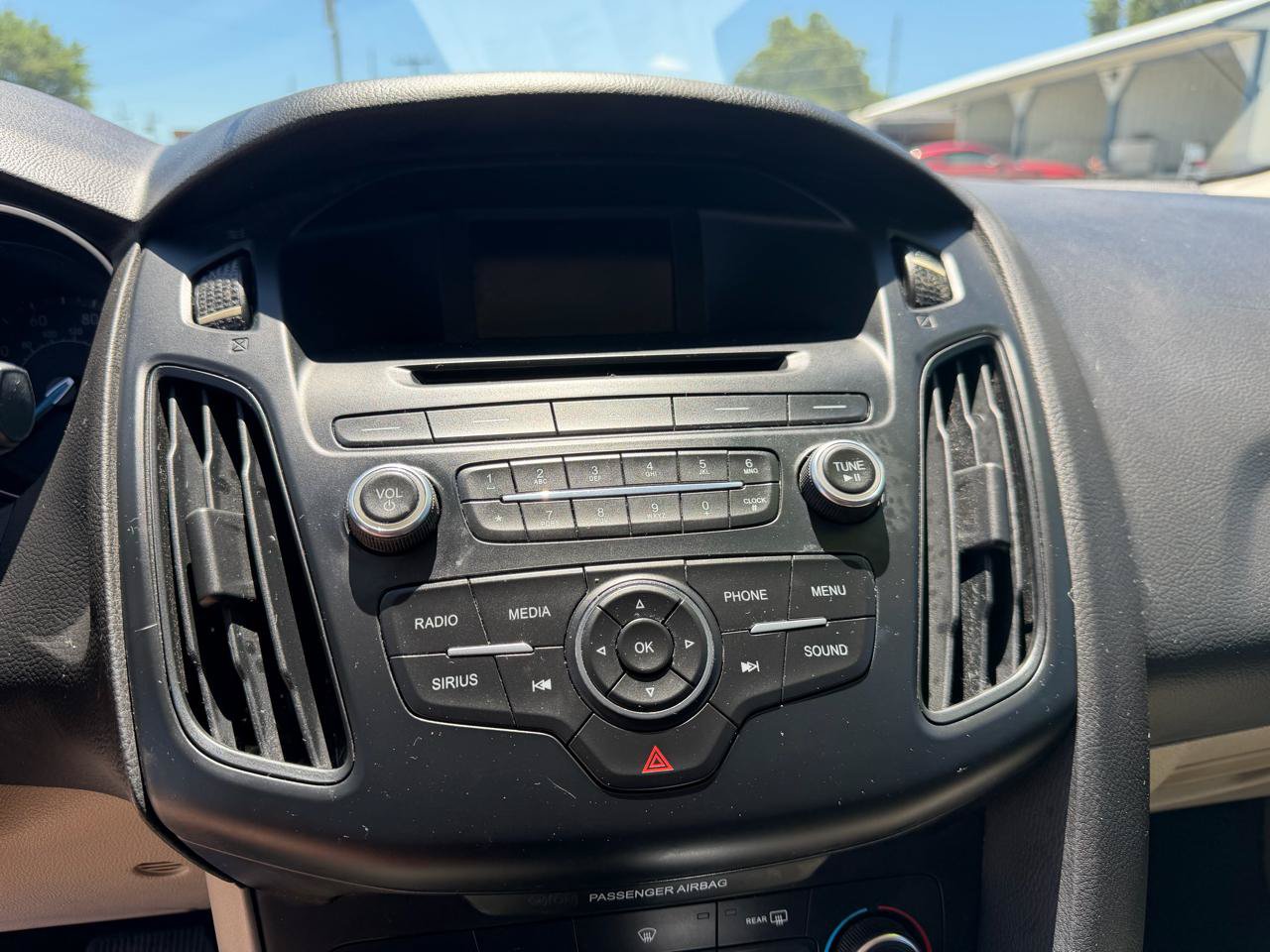 Used 2015 Ford Focus SE w/ SE Sport Package FWD image 8