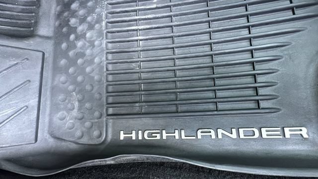 Used 2021 Toyota Highlander XLE AWD/4WD image 34