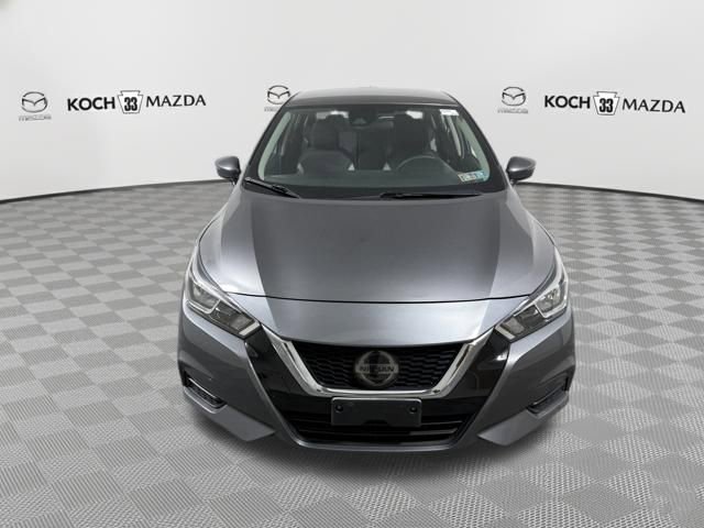 Used 2021 Nissan Versa SV image 2