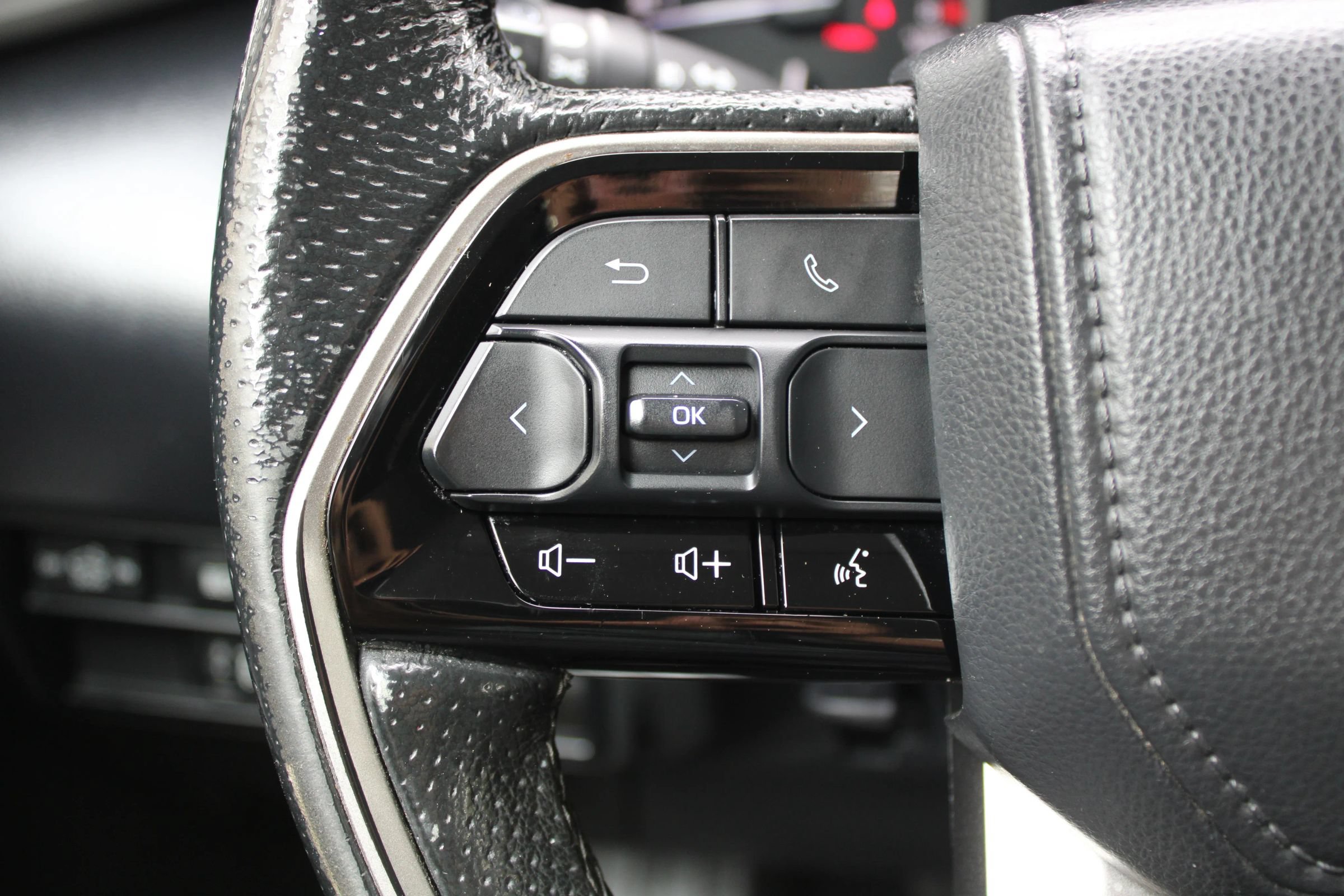Used 2022 Toyota Tundra SR5 w/ SR5 Premium Package AWD/4WD image 9