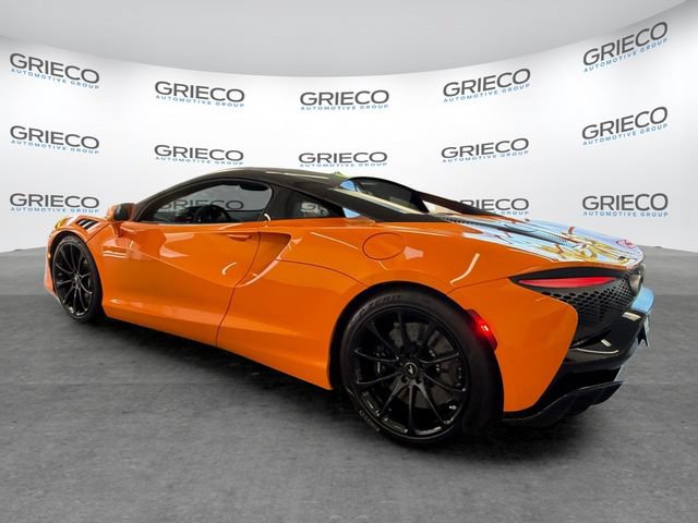 Used 2023 McLaren Artura RWD image 5